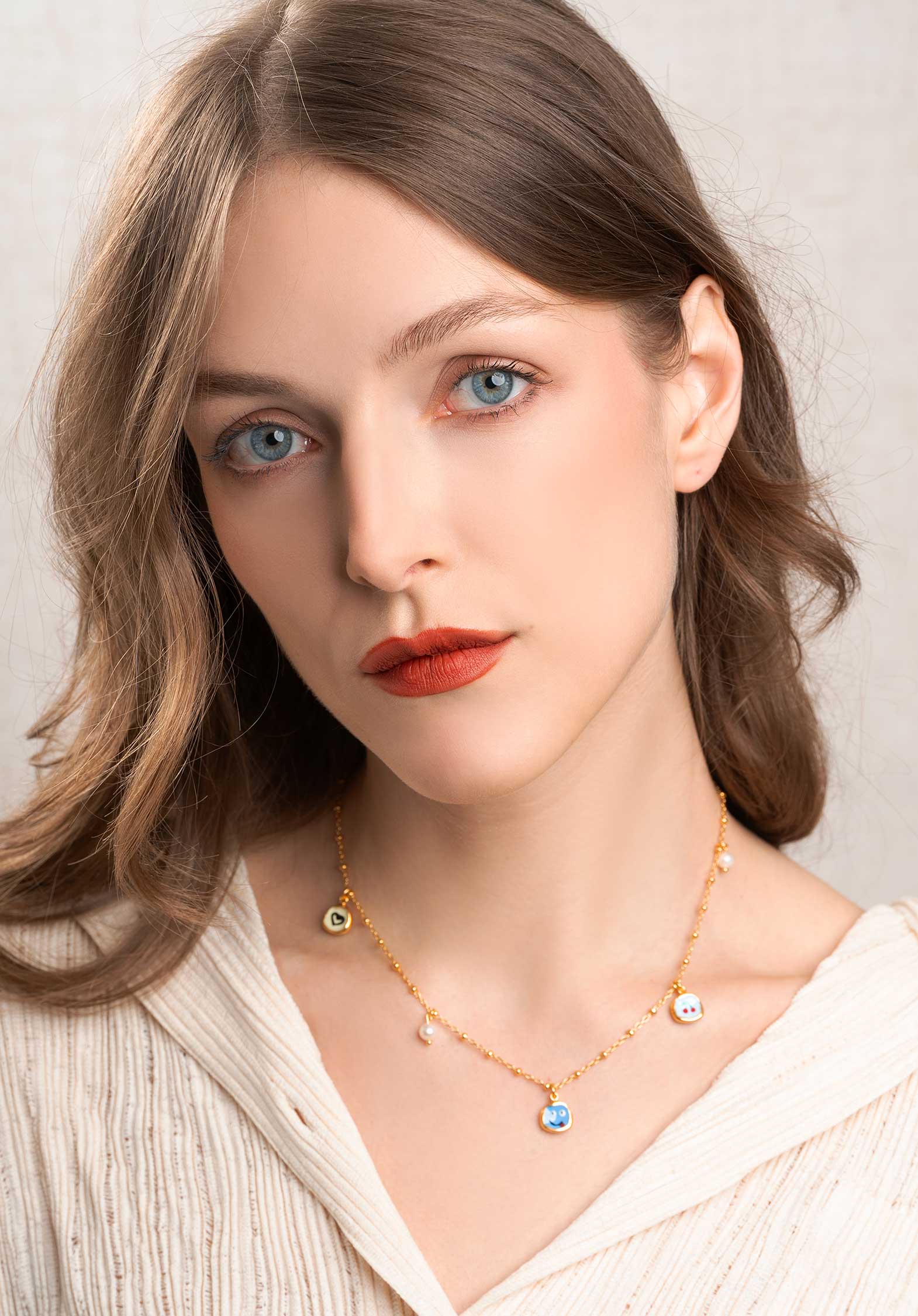 10 Decoart | Gold Happy Face Pearl Necklace Gold-Multi - Image 2