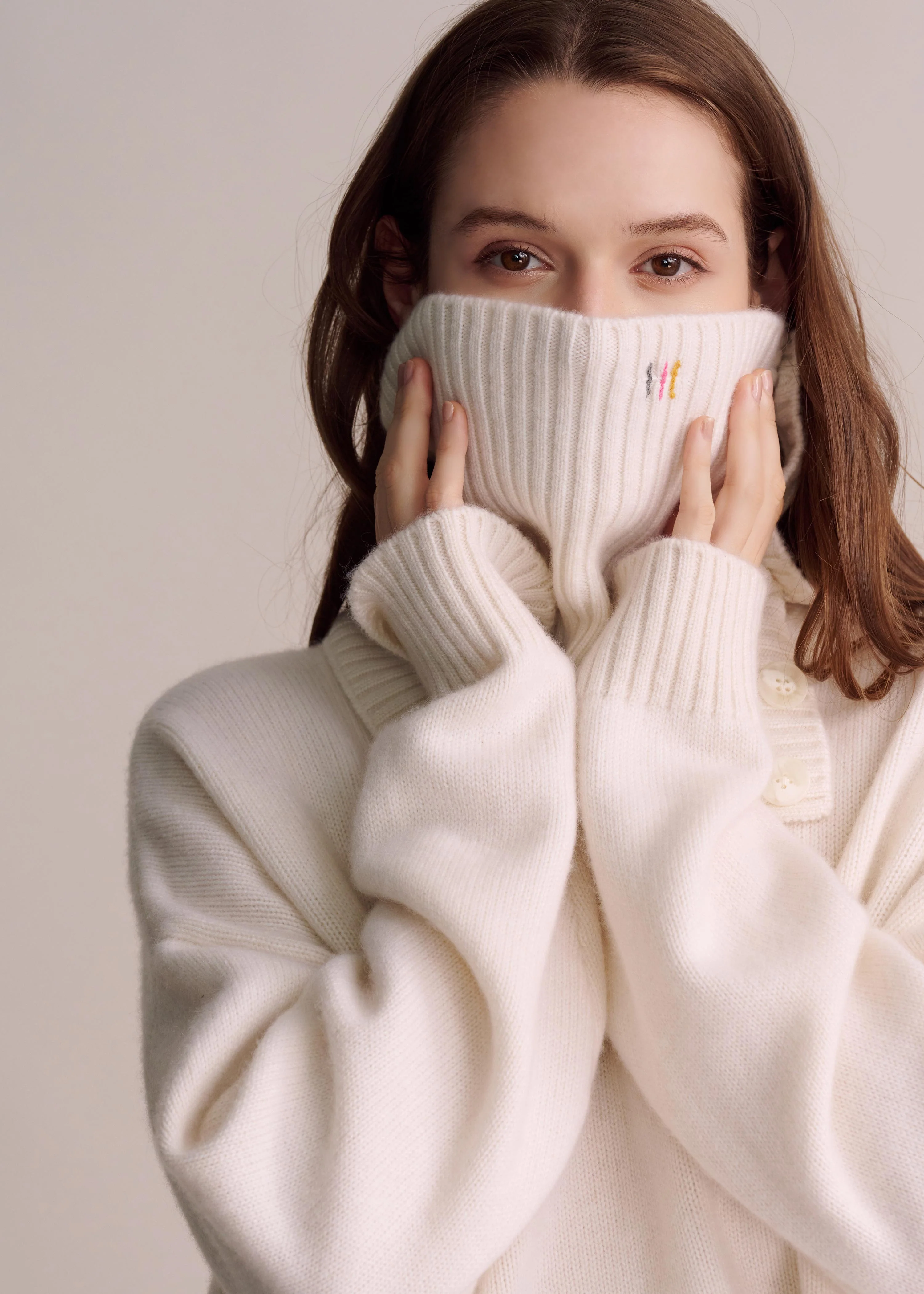 DCV Cashmere | Florie Crew Neck - Cashmere Sweater with Scarf Cream - Image 7