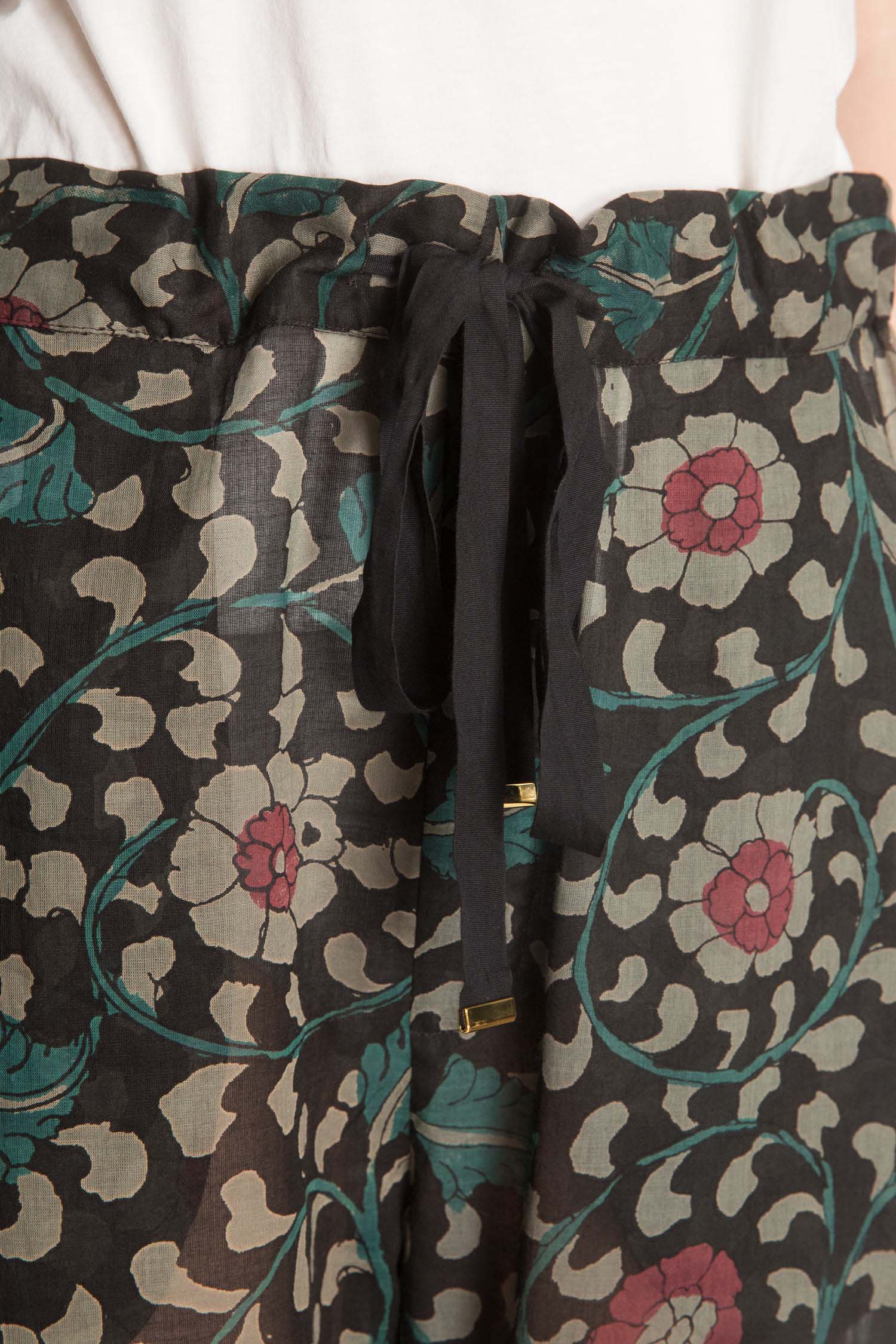Laurence Bras | Muted Floral Print Tapered Pants in Handloom Cotton - Image 3
