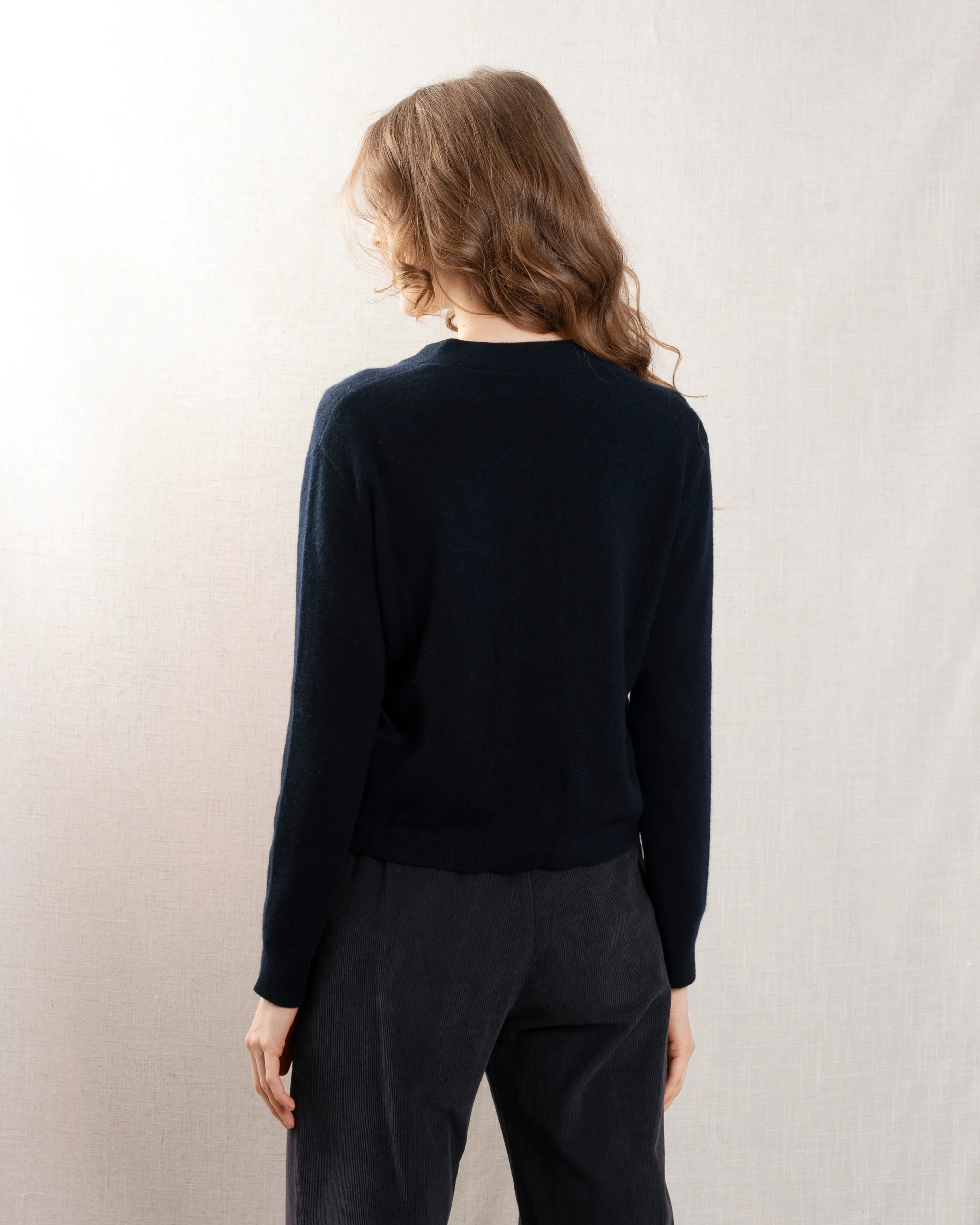From Future | Short Cashmere Cardigan with Heart Intarsia - Navy - Image 2