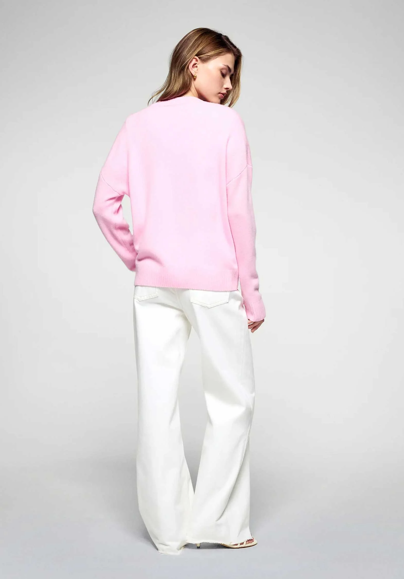 From Future | Oversized Cashmere Pullover with French Club Intarsia - Ballet-Pink - Image 3