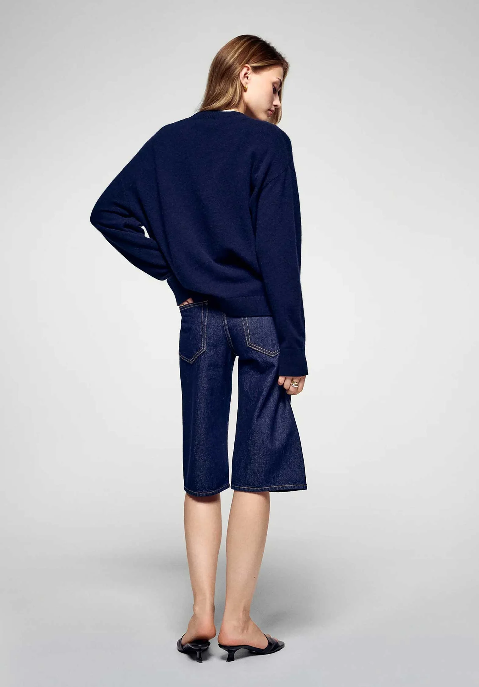 From Future | La Baguette Cashmere Pullover - Navy - Image 3
