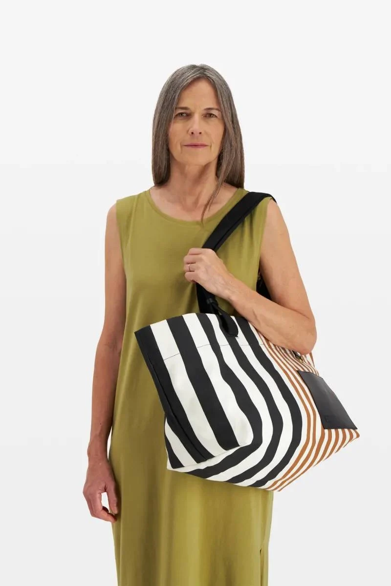 Inoui | Large Cotton Canvas Tote Bag with Leather Trim Black - Image 6