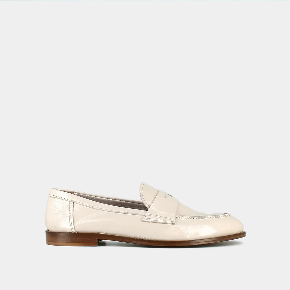 Jonak | Thelma Vernis Plissé Loafer - Patent Ecru - Image 2