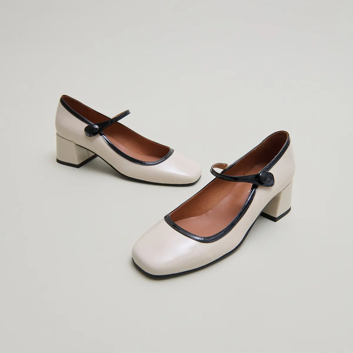 Jonak | Donzai Vernis Bi-Color Square-Heel Baby Doll Pump Ecru-Noir - Image 3