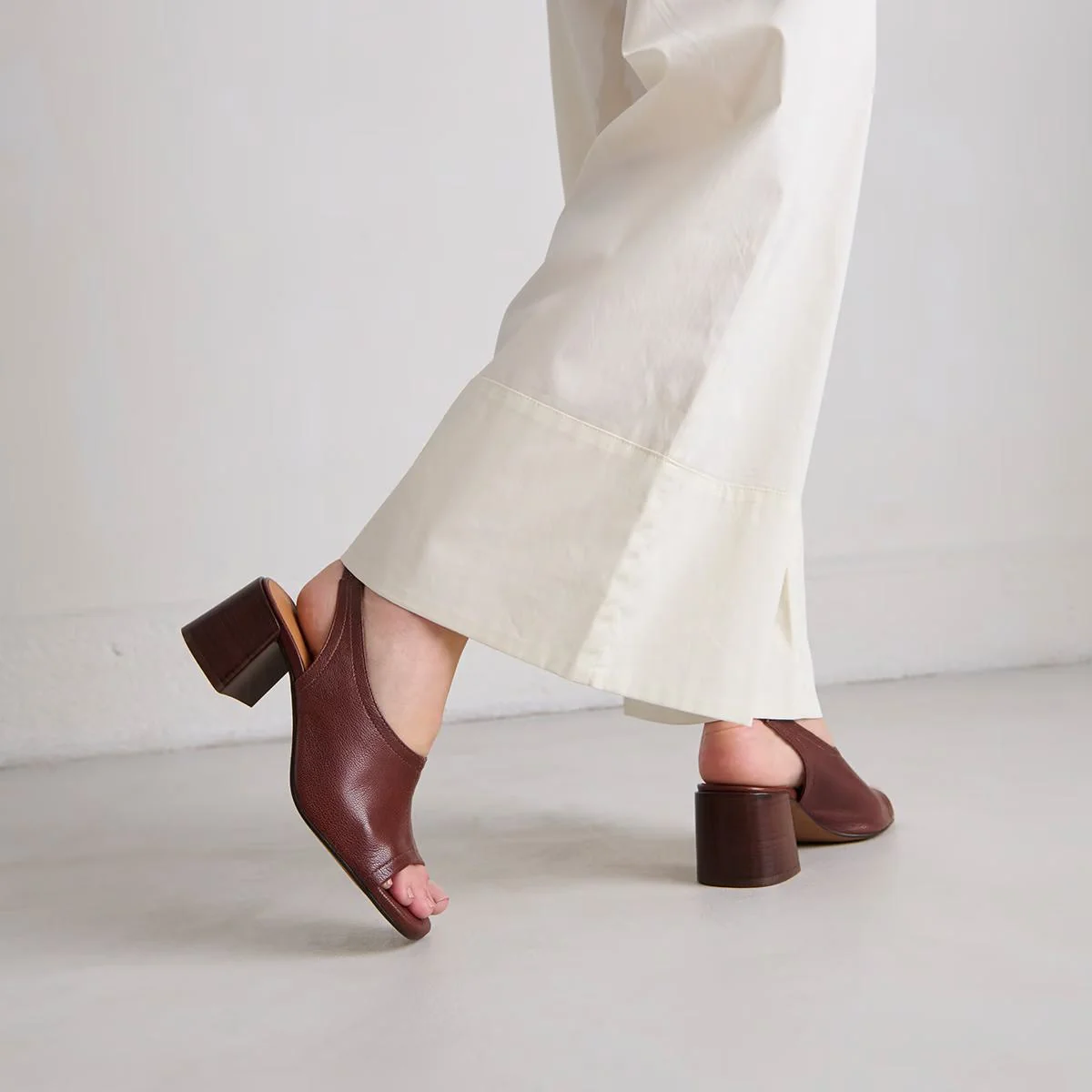 Jonak | Brownie B Leather Slingback Sandals - 5.5cm Heel Marron - Image 3