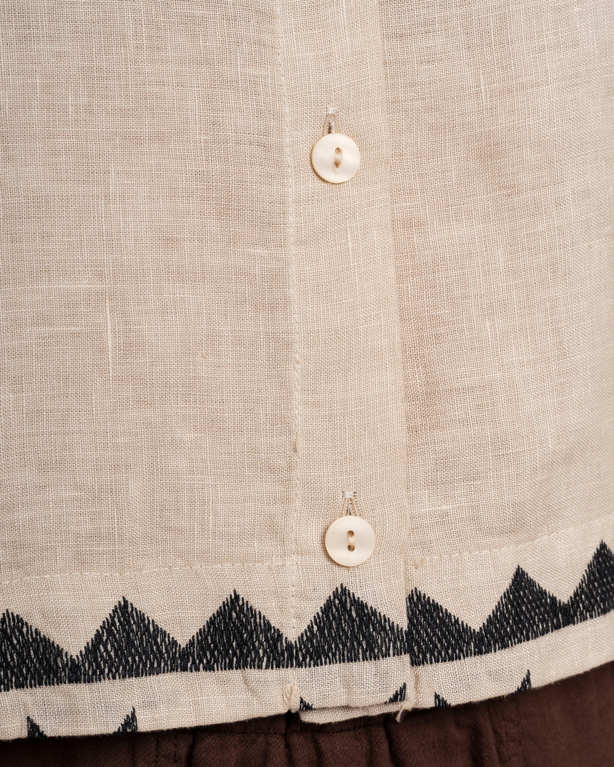 Kori | Cropped Linen Blouse - Beige & Black Beige-Black - Image 5