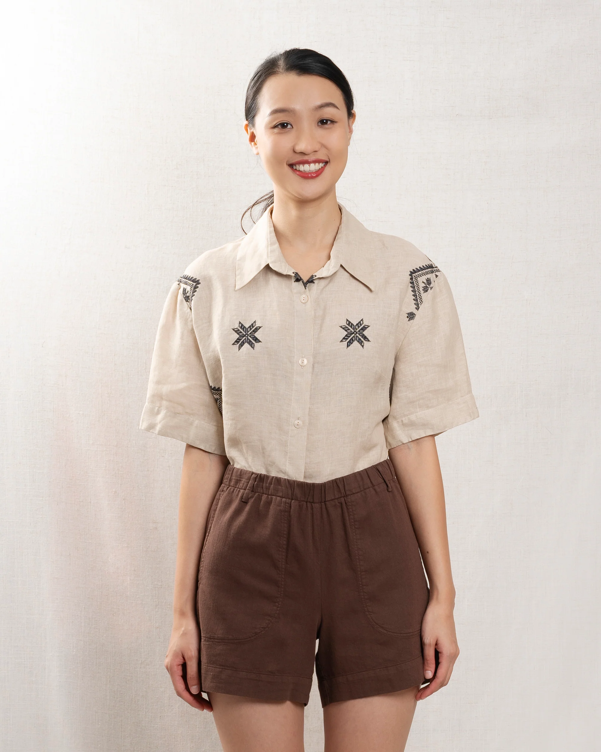 Kori | Cropped Linen Blouse - Beige & Black Beige-Black - Image 7