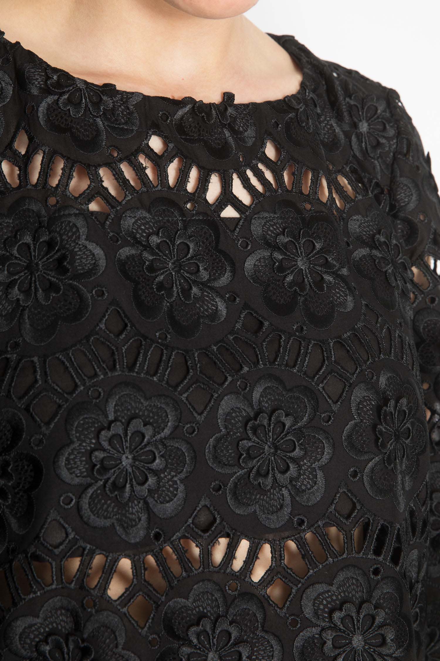 Valérie Khalfon | Lasercut Cropped Blouse in Black - Image 3