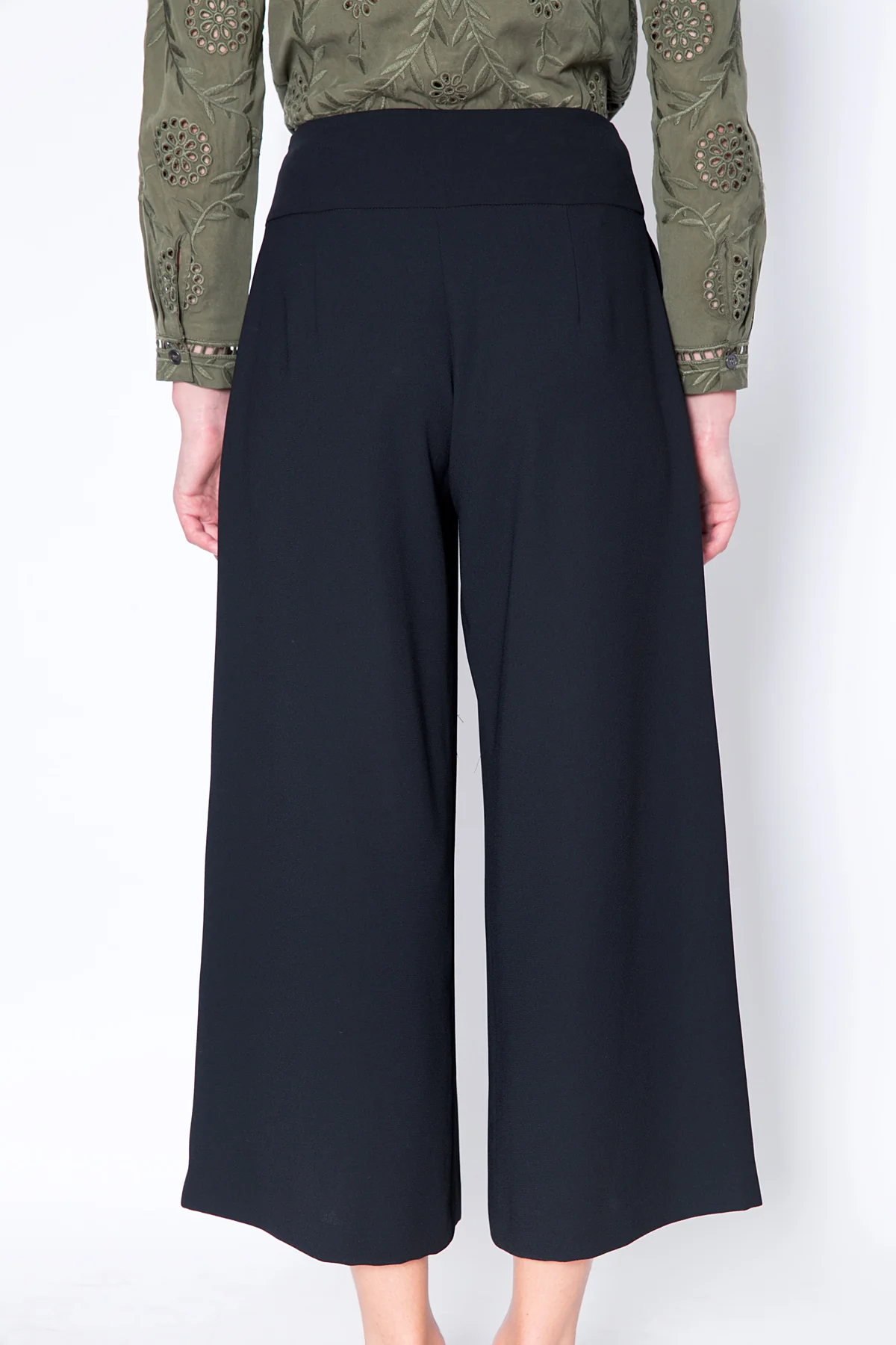 Toupy | Laura Wide-Leg Pleated Culottes - Black - Image 3