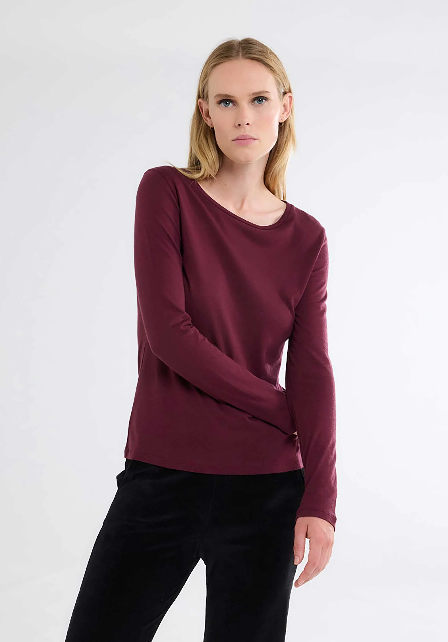 Majestic | Long-Sleeve Cotton-Cashmere Tee in Plum - Image 7