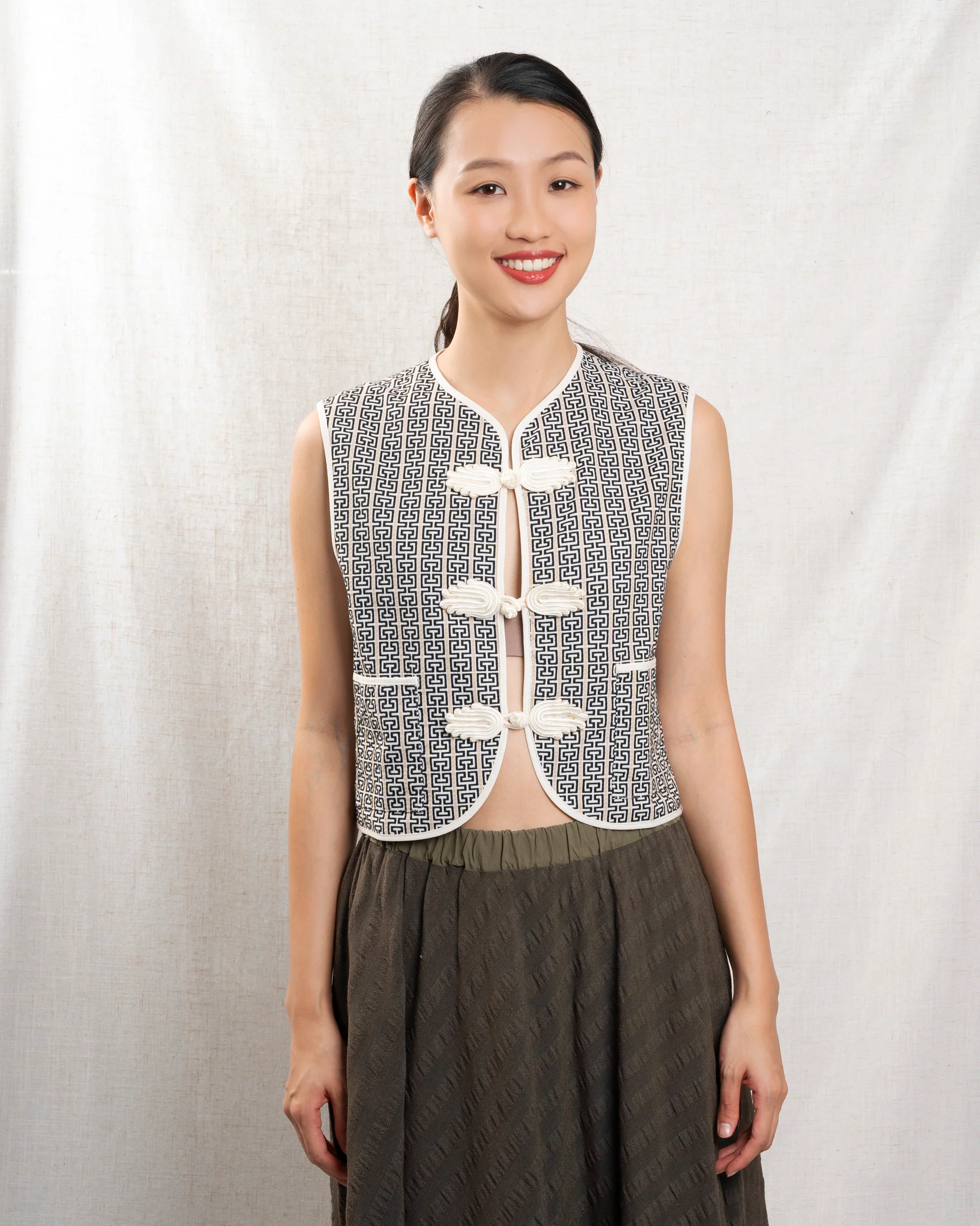Maria de la Orden | Vienna Vest in Navy Houndstooth Wool Beige-Maze