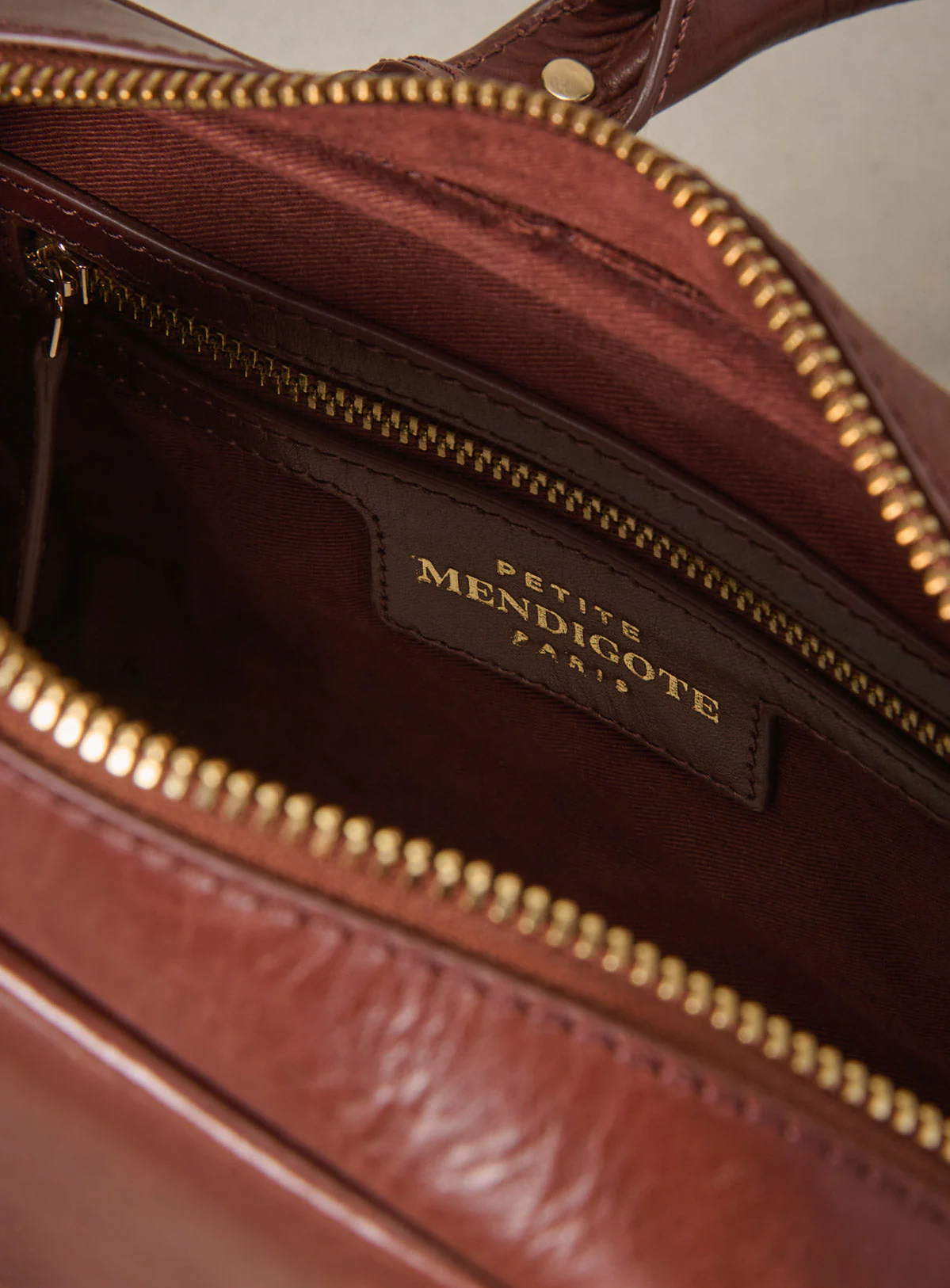 Petite Mendigote | Swan Crossbody Bag - Structured Leather in Brown Brun - Image 3