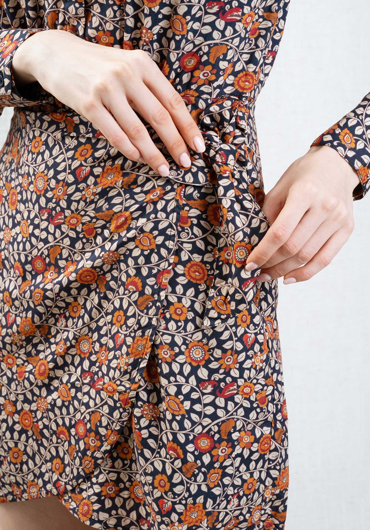 Petite Mendigote | Dress Romance Madras - Sculpted Mini Noir - Image 4