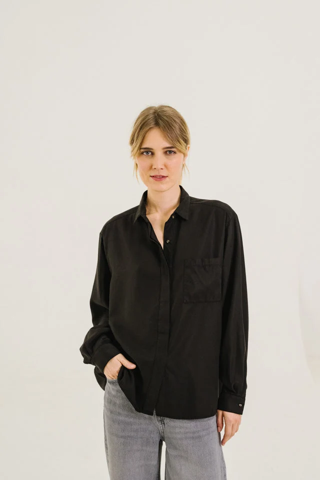 Sacrecoeur | Grace Oversized Shirt in Black Lyocell - Image 2