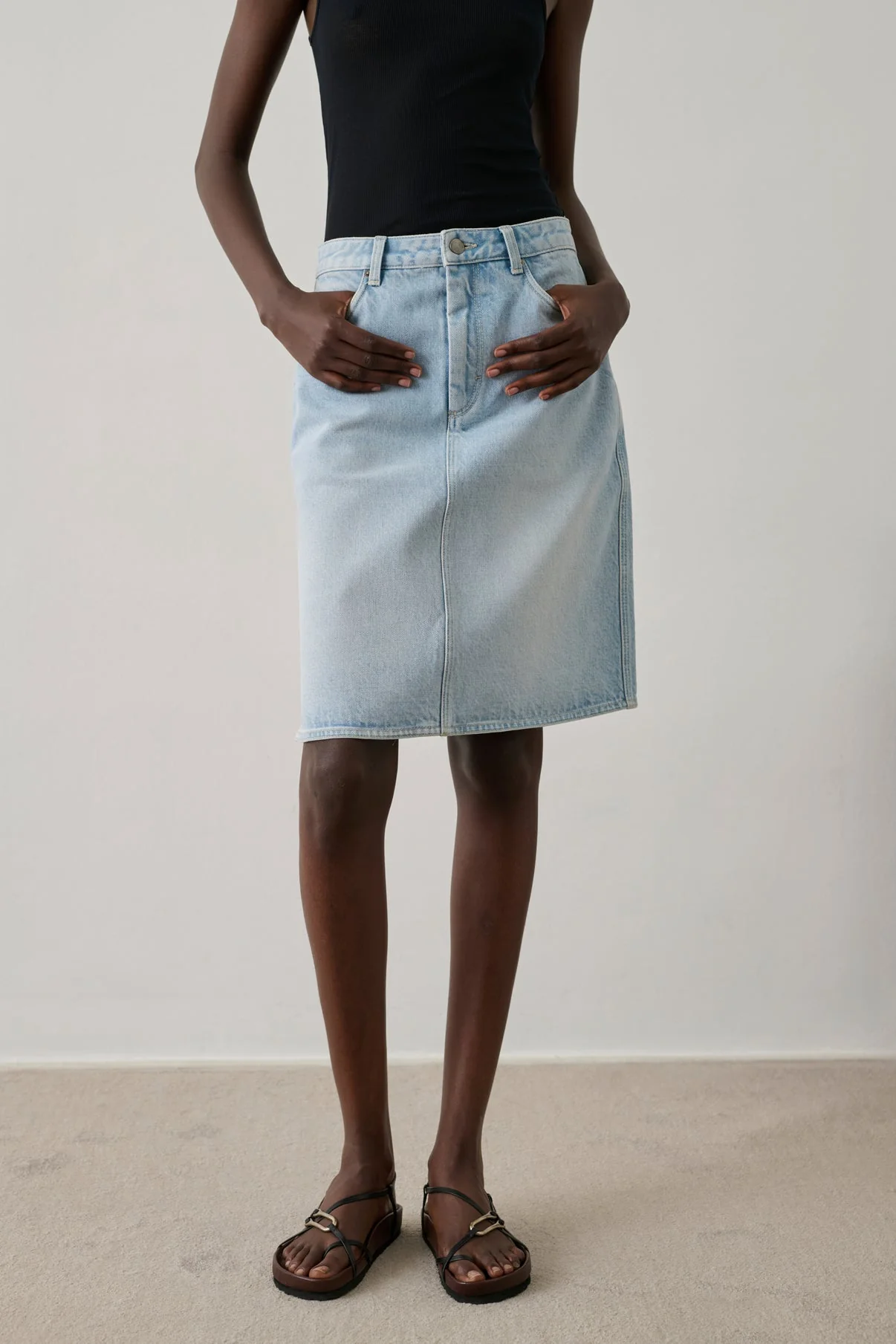 Soeur | Denim Skirt Elyne - Straight Knee-Length in Bleu-Clair - Image 2