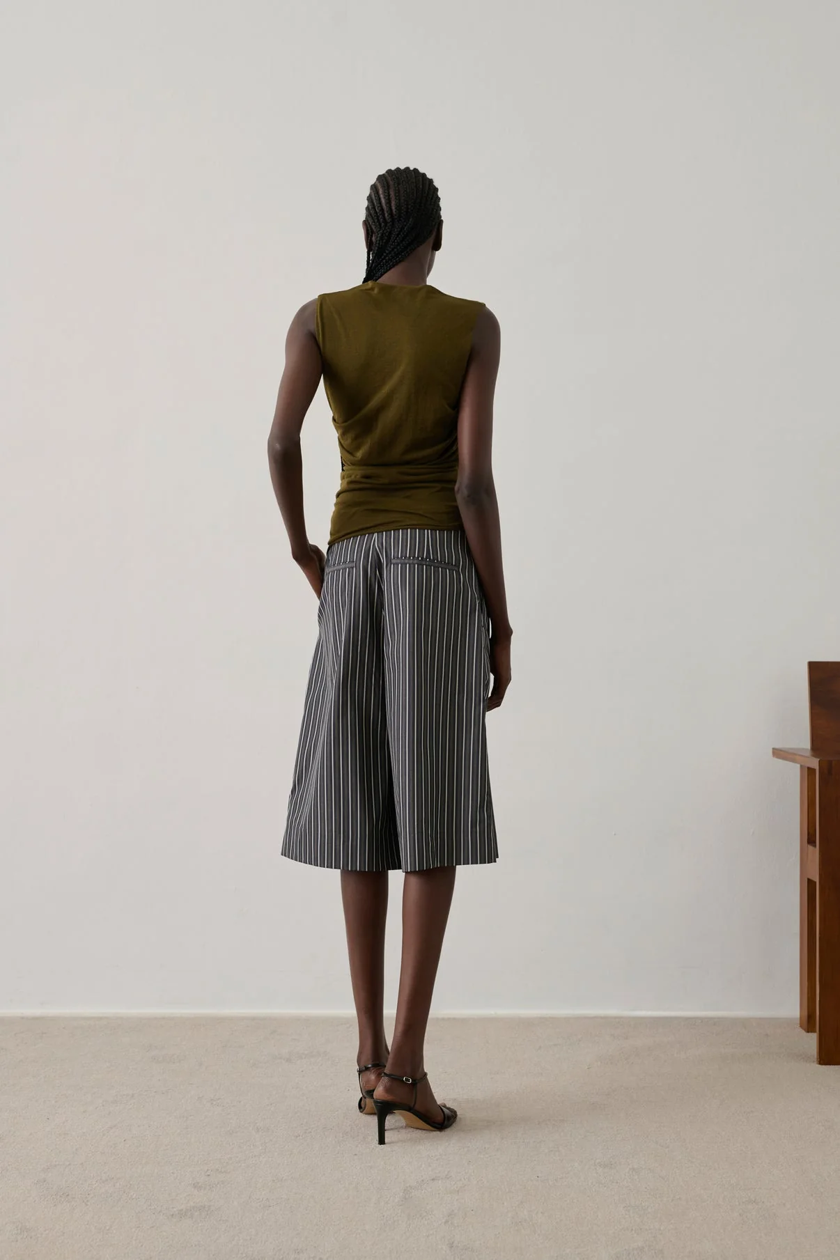 Soeur | Wide-Leg Striped Poplin Shorts - Knee Length Noir-Cardamome - Image 4