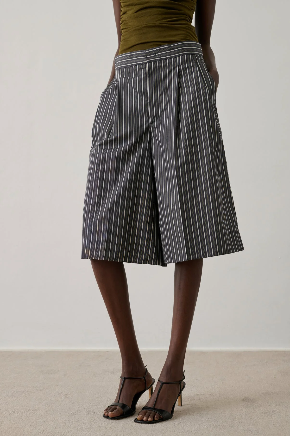 Soeur | Wide-Leg Striped Poplin Shorts - Knee Length Noir-Cardamome - Image 5