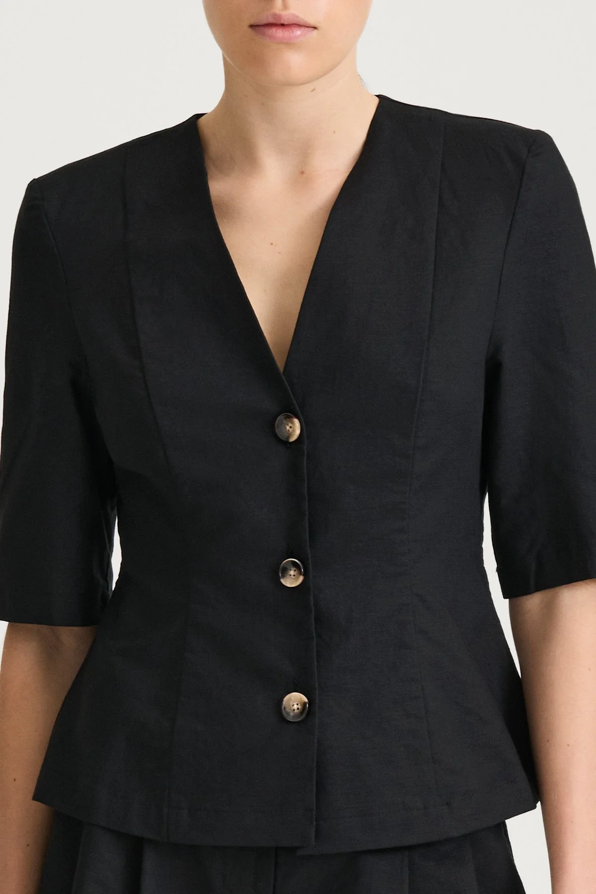 Stylein | Sabra Blouse - Linen-Cotton V-Neck Black - Image 5