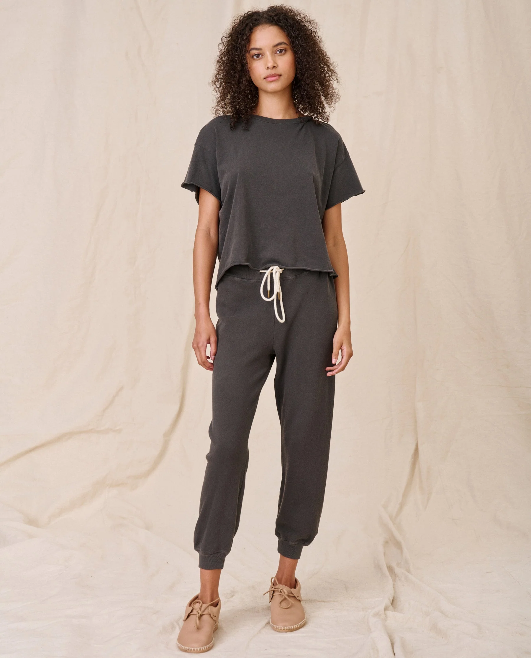 The Great | Cropped Sweatpant in Cotton Washed-Black