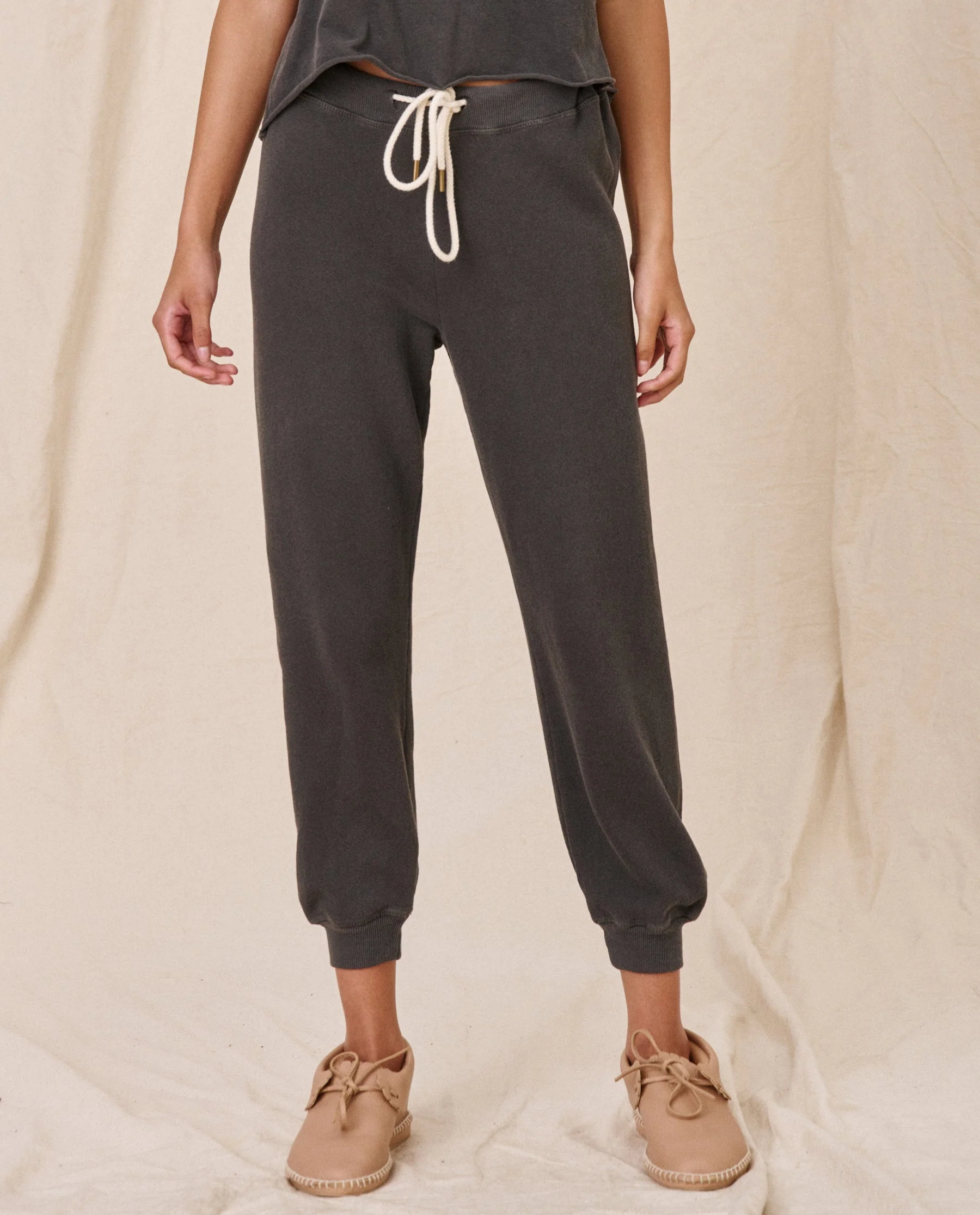 The Great | Cropped Sweatpant in Cotton Washed-Black - Image 2