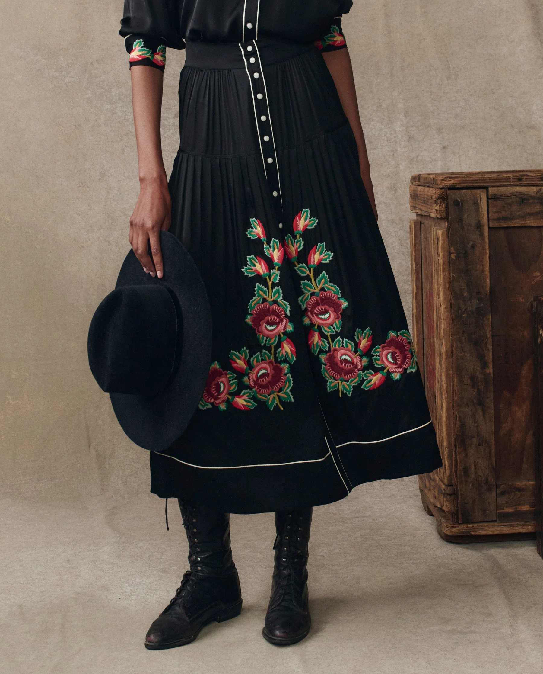 The Great | Heirloom Rose Skirt - Embroidered Western Rose Black