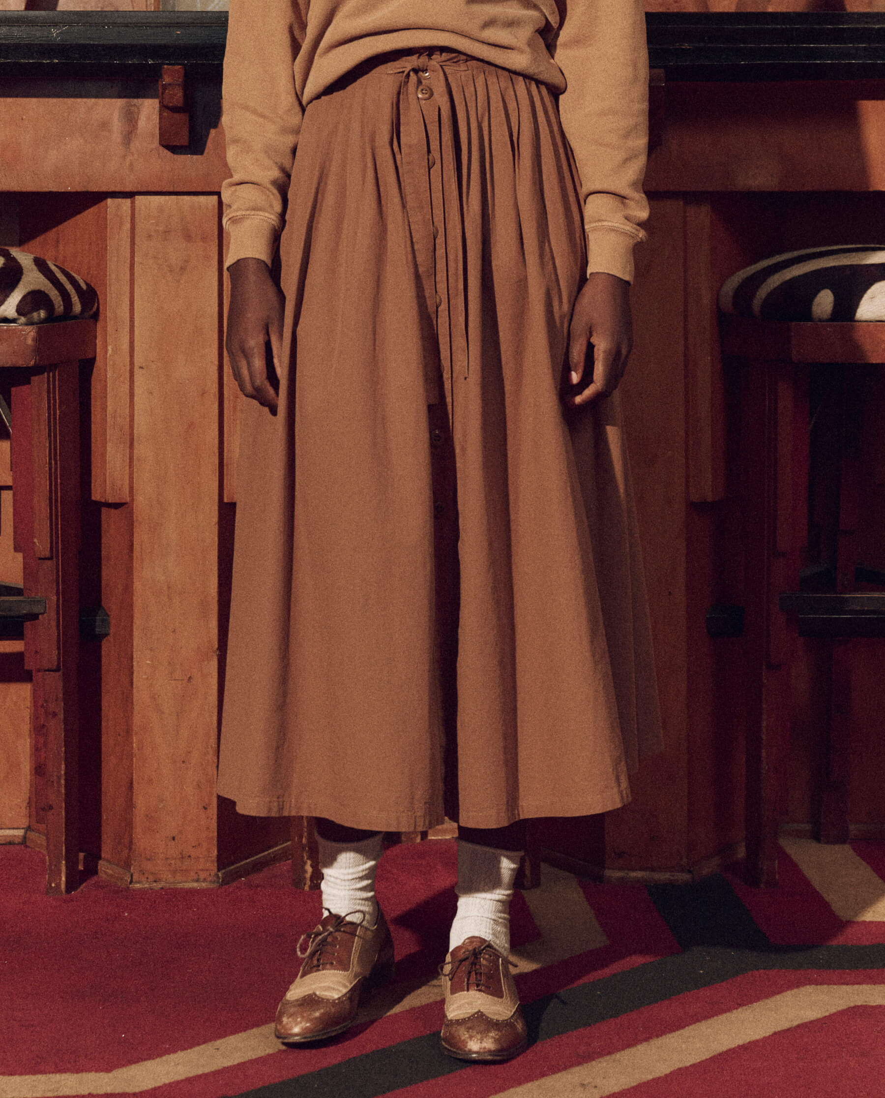 The Great | Treeline Skirt in - High-Waisted Pleated Skirt Suntan