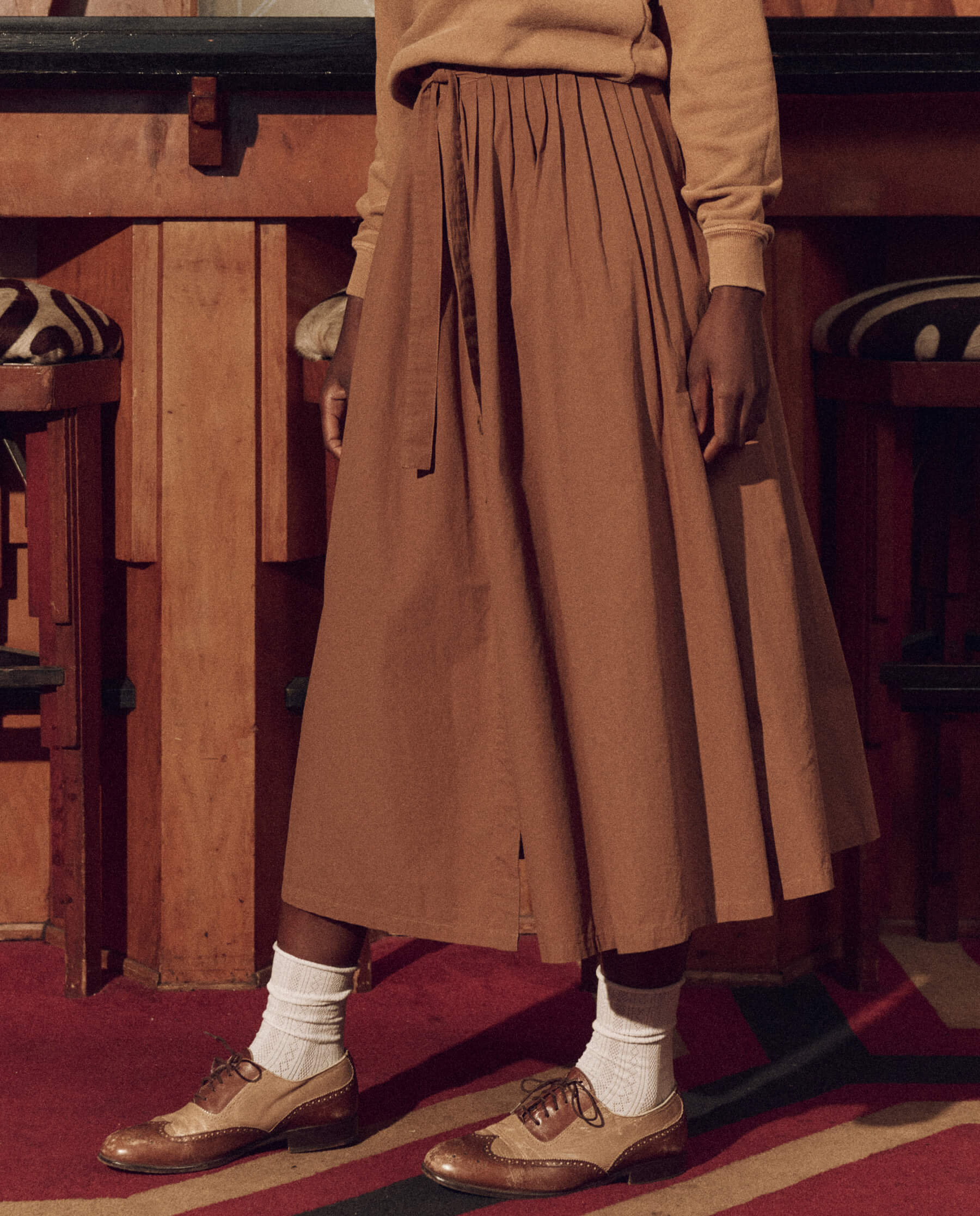 The Great | Treeline Skirt in - High-Waisted Pleated Skirt Suntan - Image 2