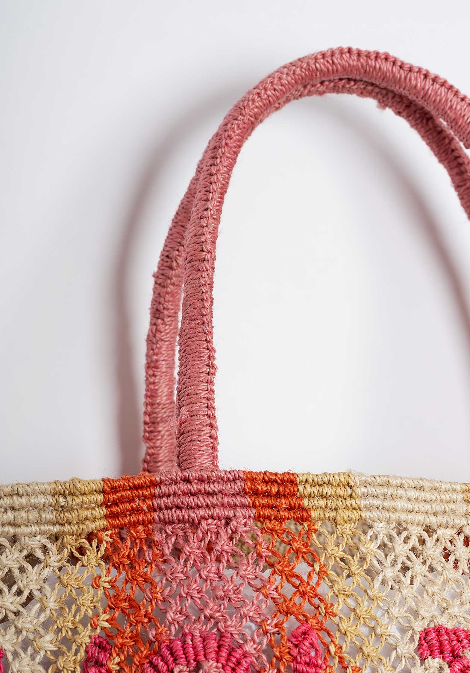 The Jacksons | Monty Holiday Jute Beach Bag – Berry - Image 6