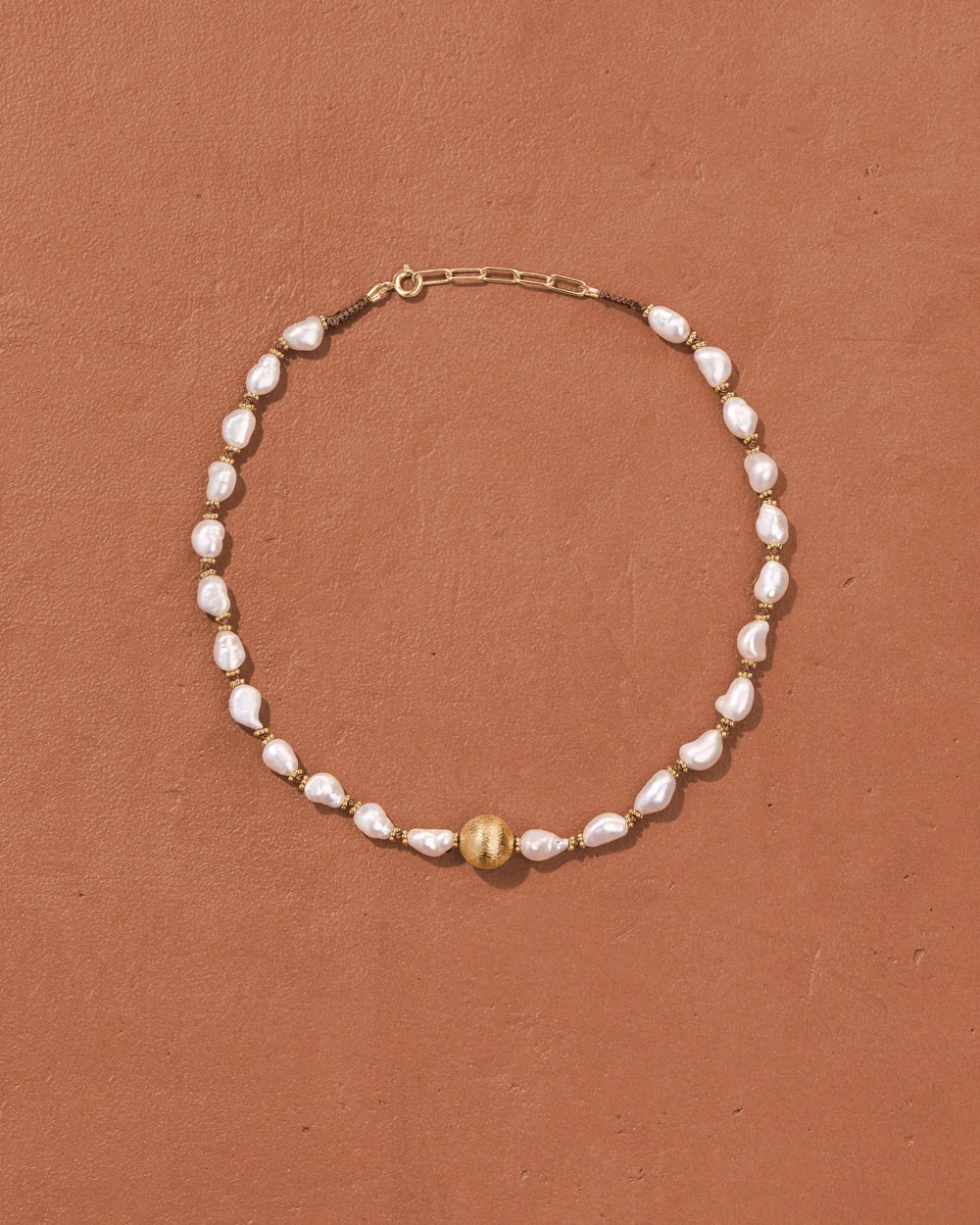 Tityaravy | Samhita Collier - XXL Freshwater Pearl Necklace Gold - Image 2